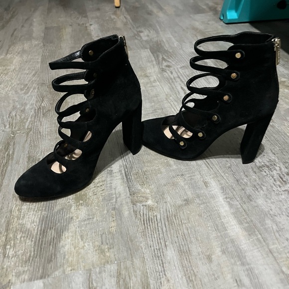 Vince Camuto Davel Suede Black Block Heel Size 6M - Picture 3 of 13